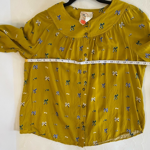 Anthropologie Mustard Yellow Bow Print Button Top - Picture 9 of 9
